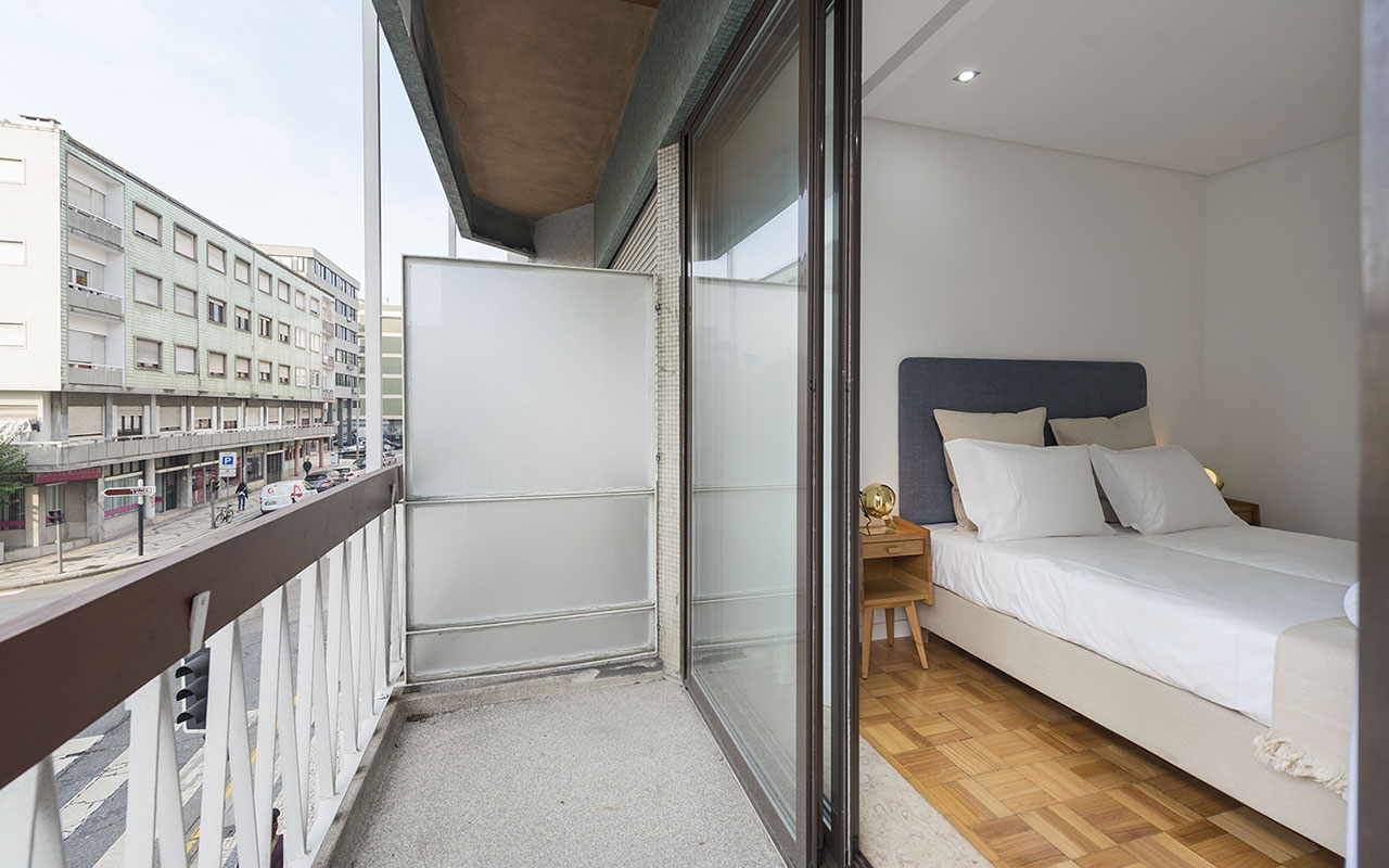 brunos-downtown-apartment-balcony