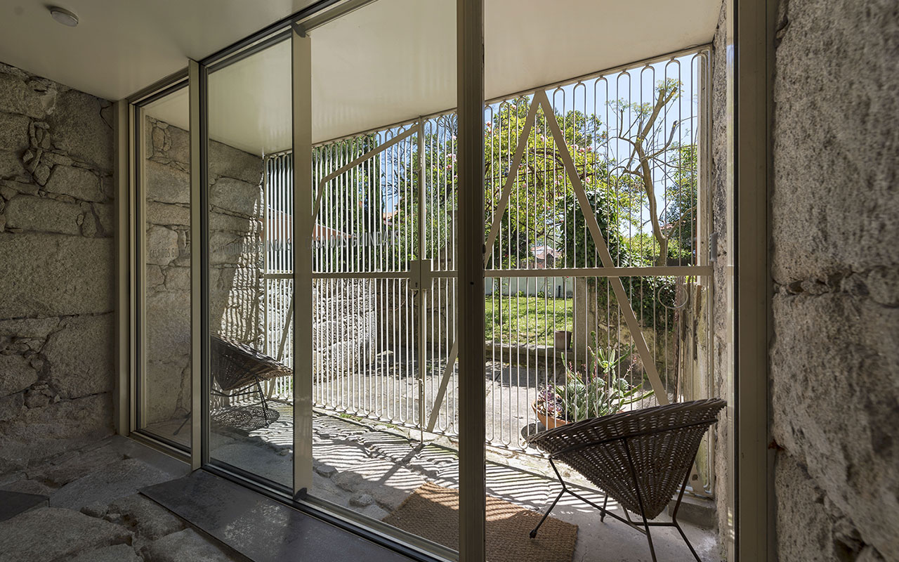 casa-muralha-porch