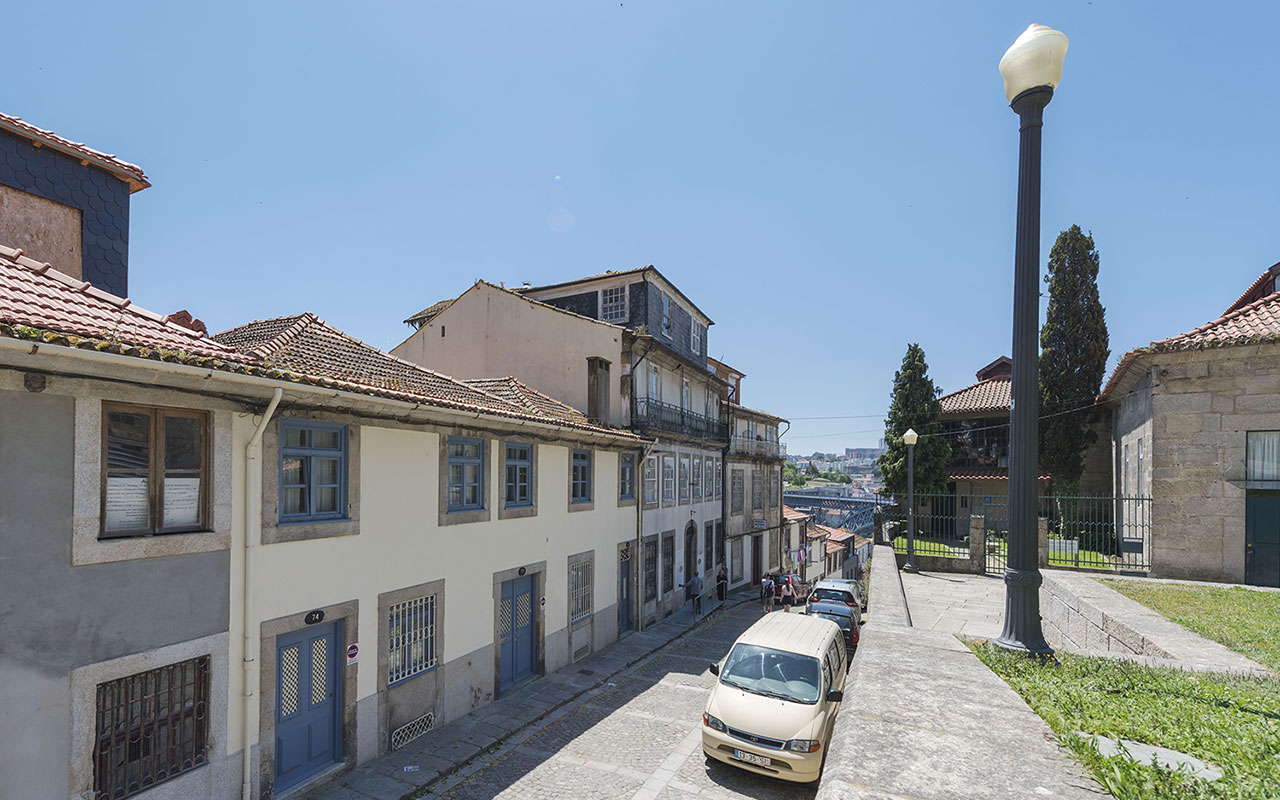 casa-muralha-street