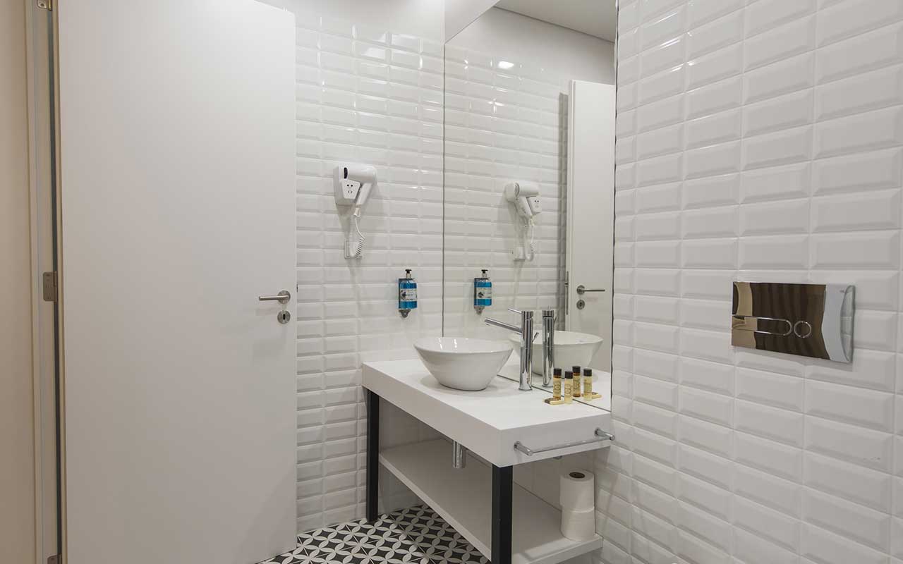 chiado-cosmopolitan-apartment-bathroom