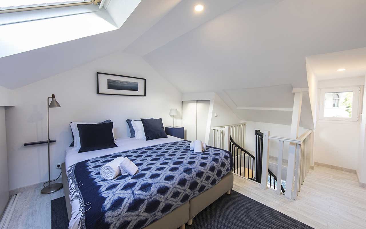 royal-blue-duplex-bedroom