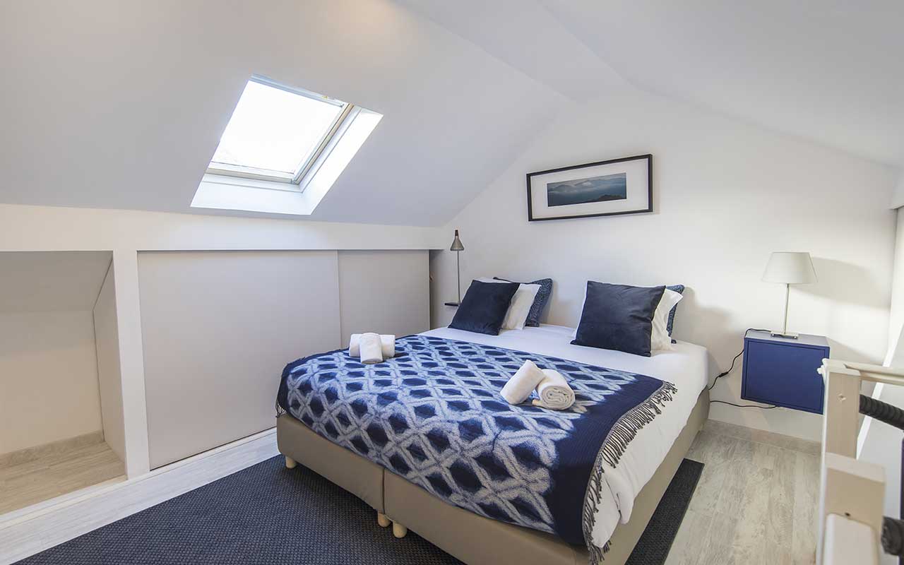royal-blue-duplex-bedroom