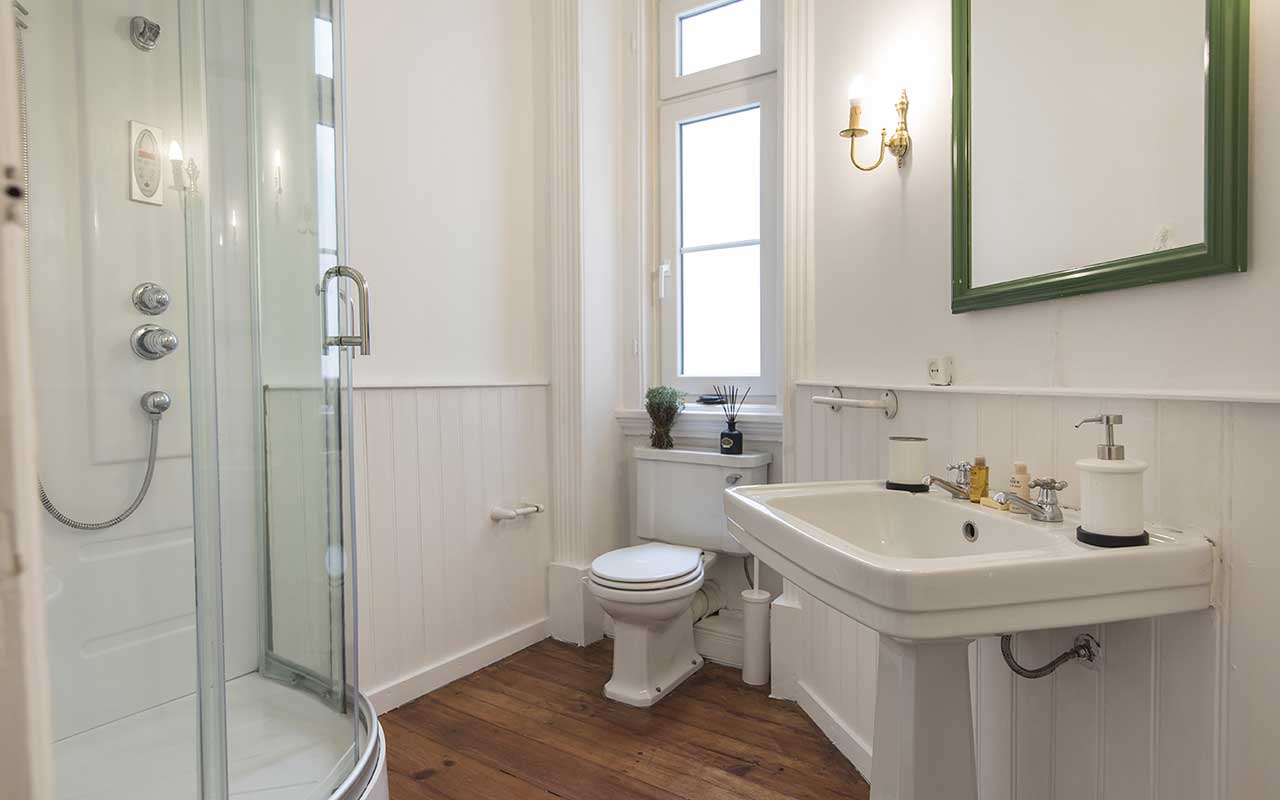 saldanha-charming-palace-bathroom