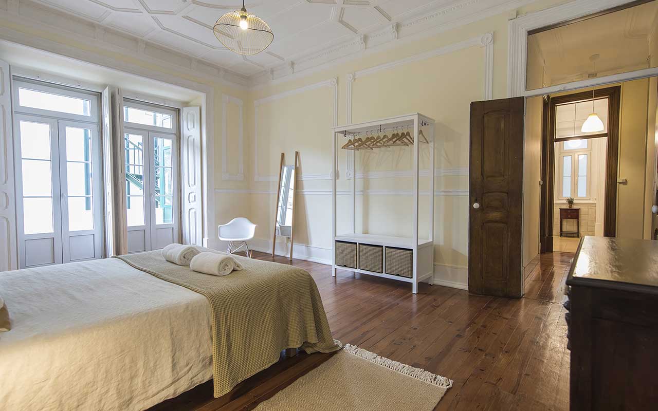 saldanha-charming-palace-bedroom