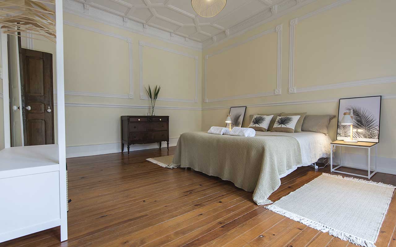 saldanha-charming-palace-bedroom