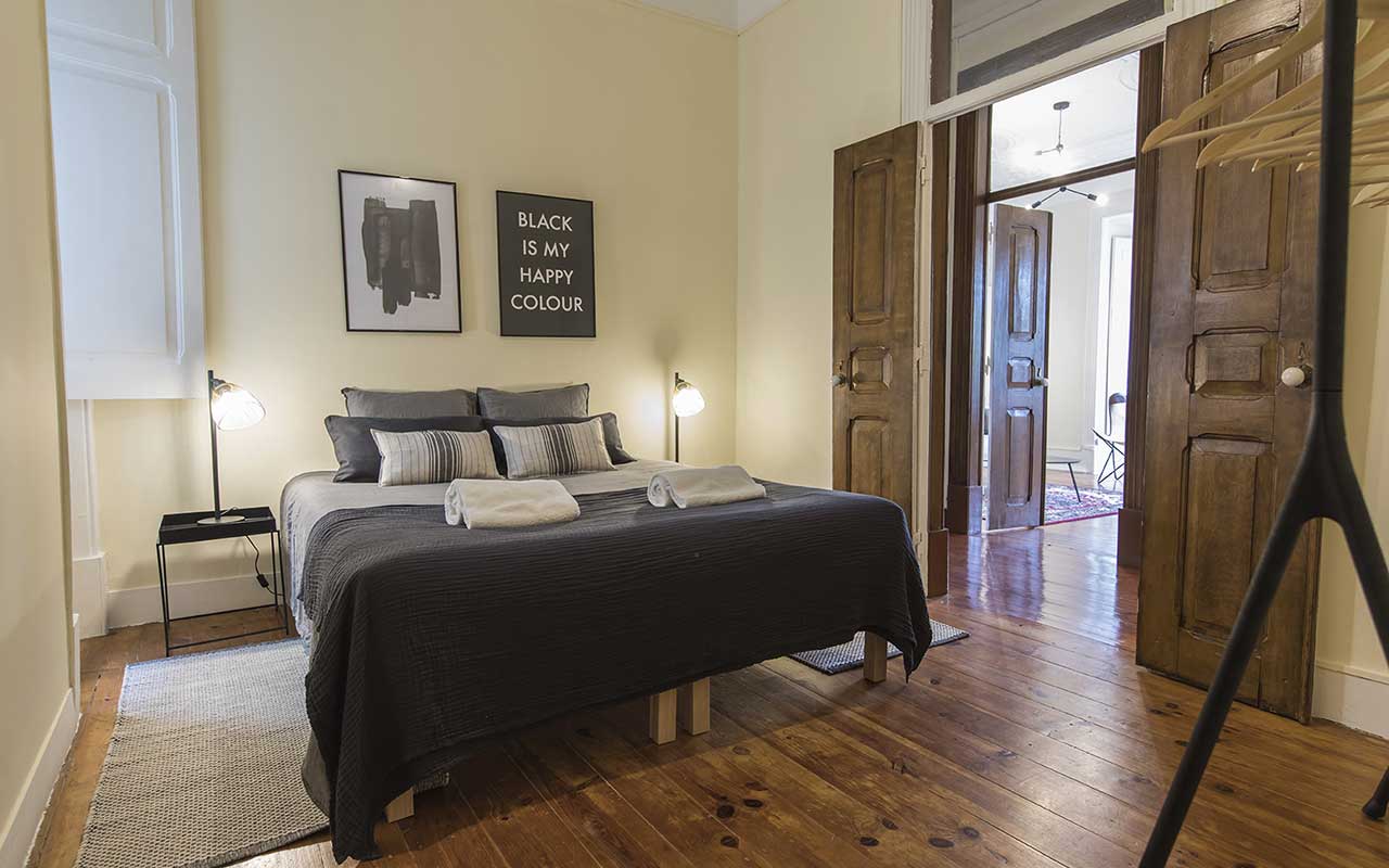 saldanha-charming-palace-bedroom