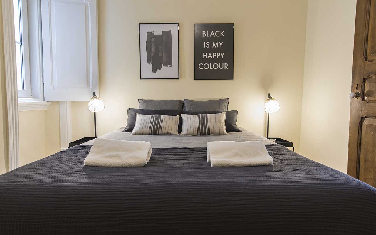 saldanha-charming-palace-bedroom