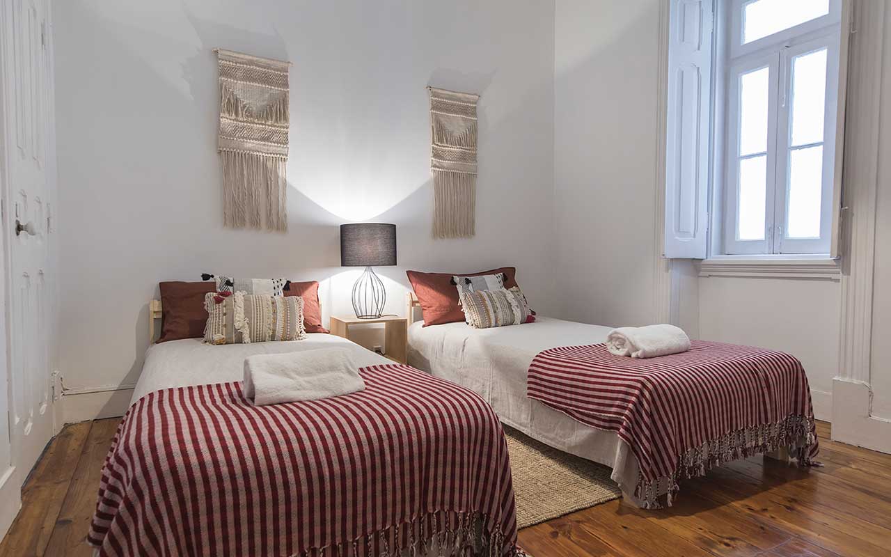 saldanha-charming-palace-bedroom