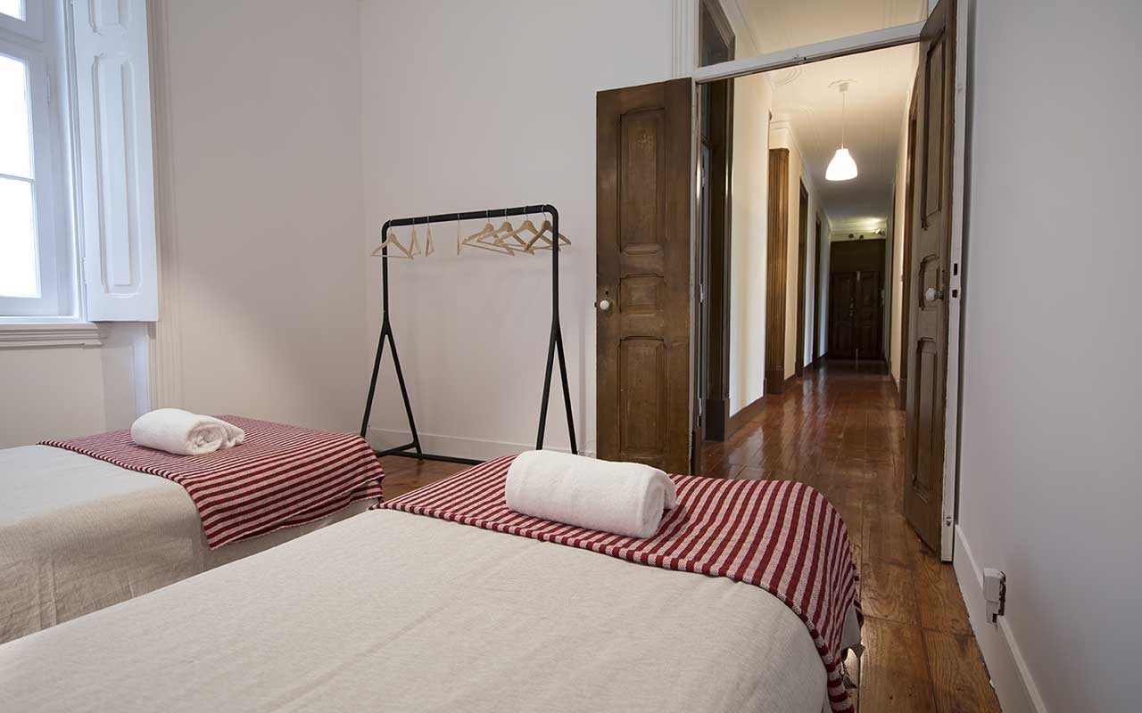 saldanha-charming-palace-bedroom