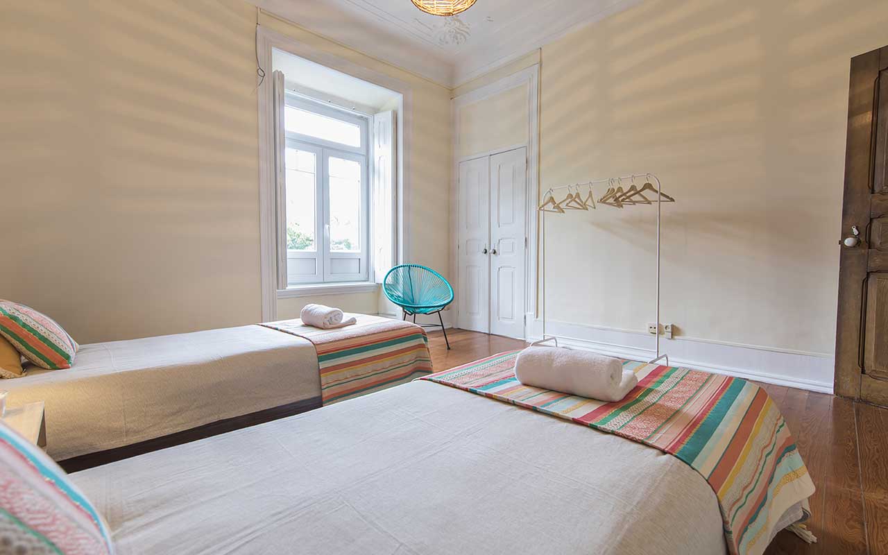 saldanha-charming-palace-bedroom