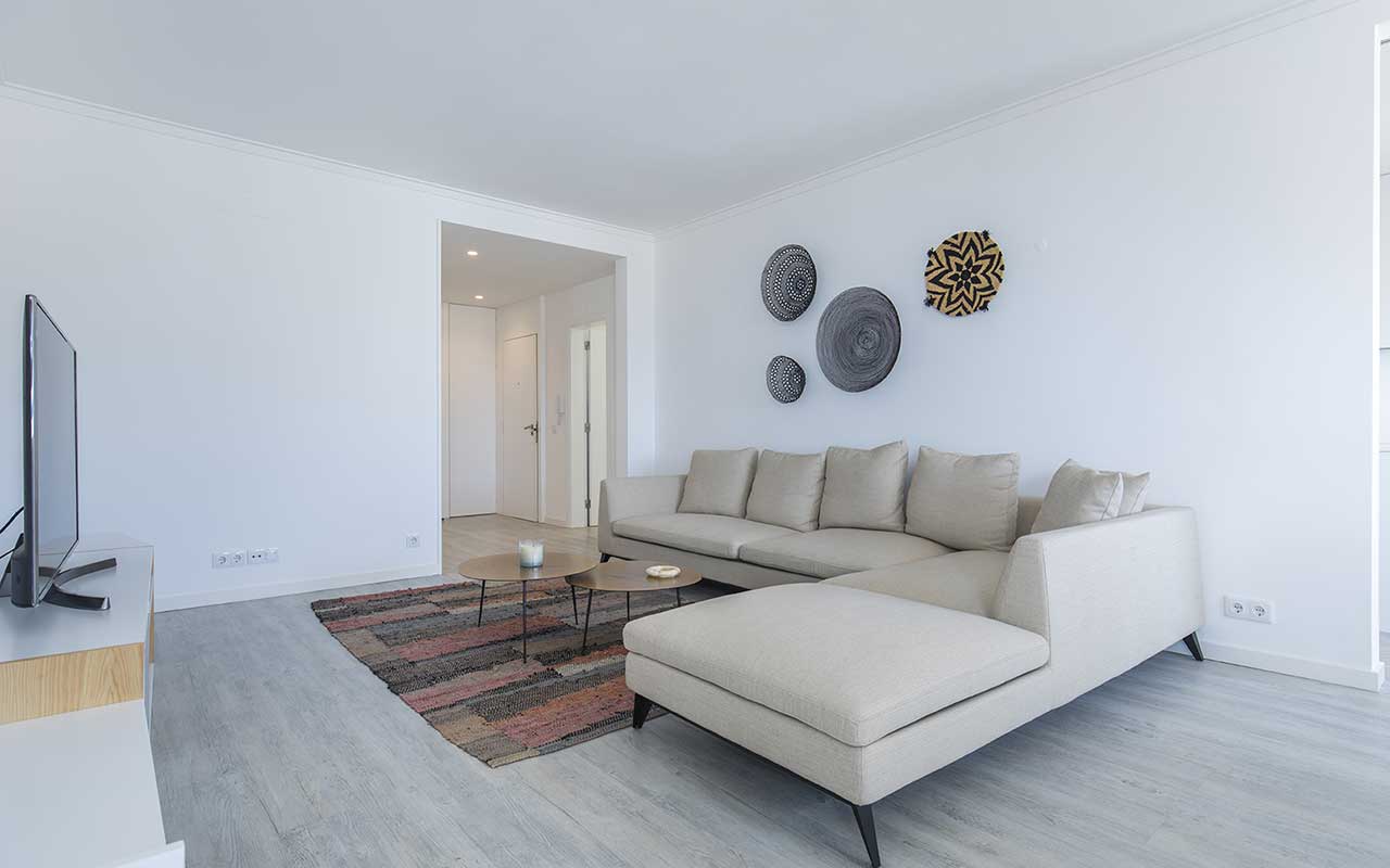 luxurious-seaview-apartment-living-room