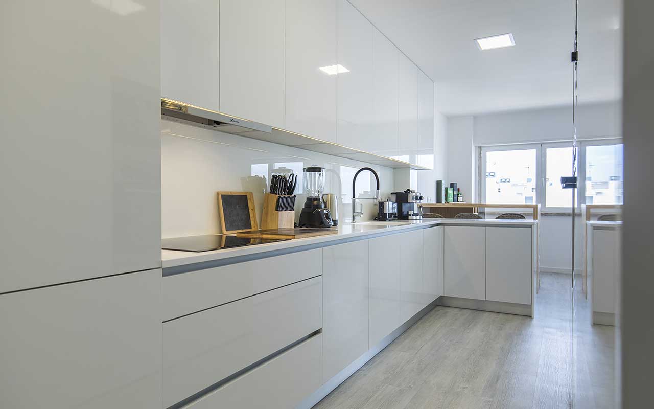 luxurious-seaview-apartment-kitchen