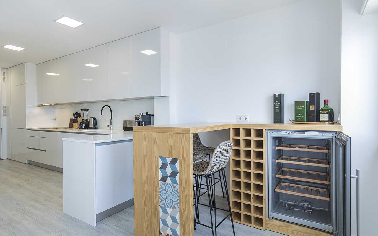 luxurious-seaview-apartment-kitchen