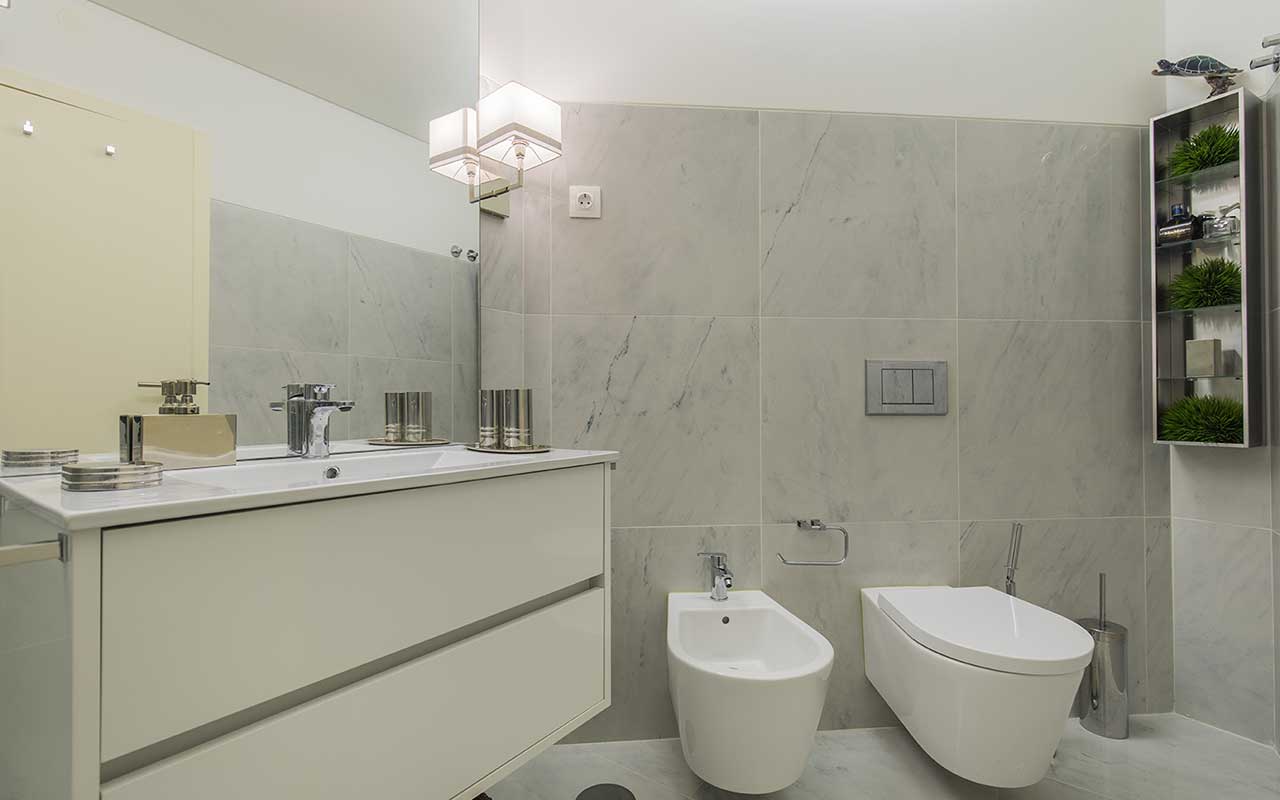 cozy-seaview-apartment-bathroom
