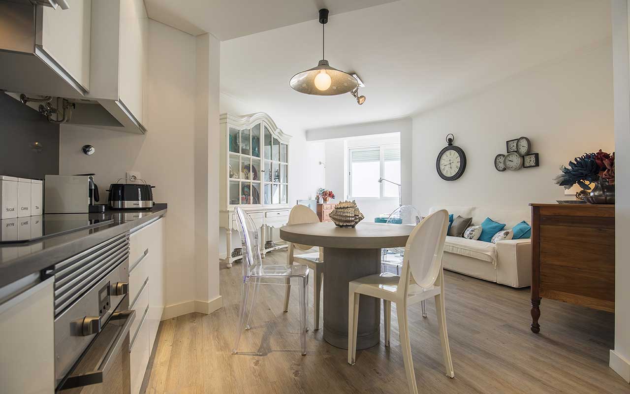 cozy-seaview-apartment-kitchen