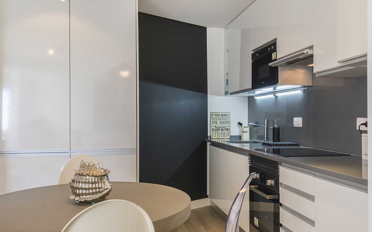 cozy-seaview-apartment-kitchen