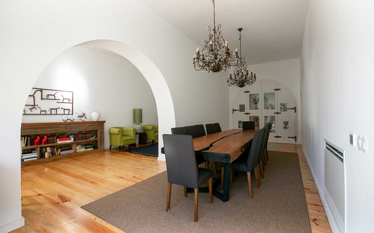 exclusive-luxury-villa-in-sintra-dining-room