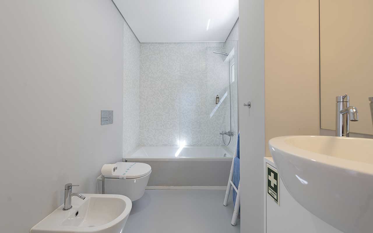 villa-d ouro-porto-bathroom