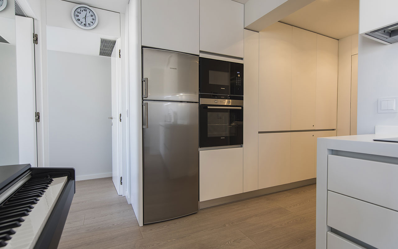 hillside-pianist-kitchen