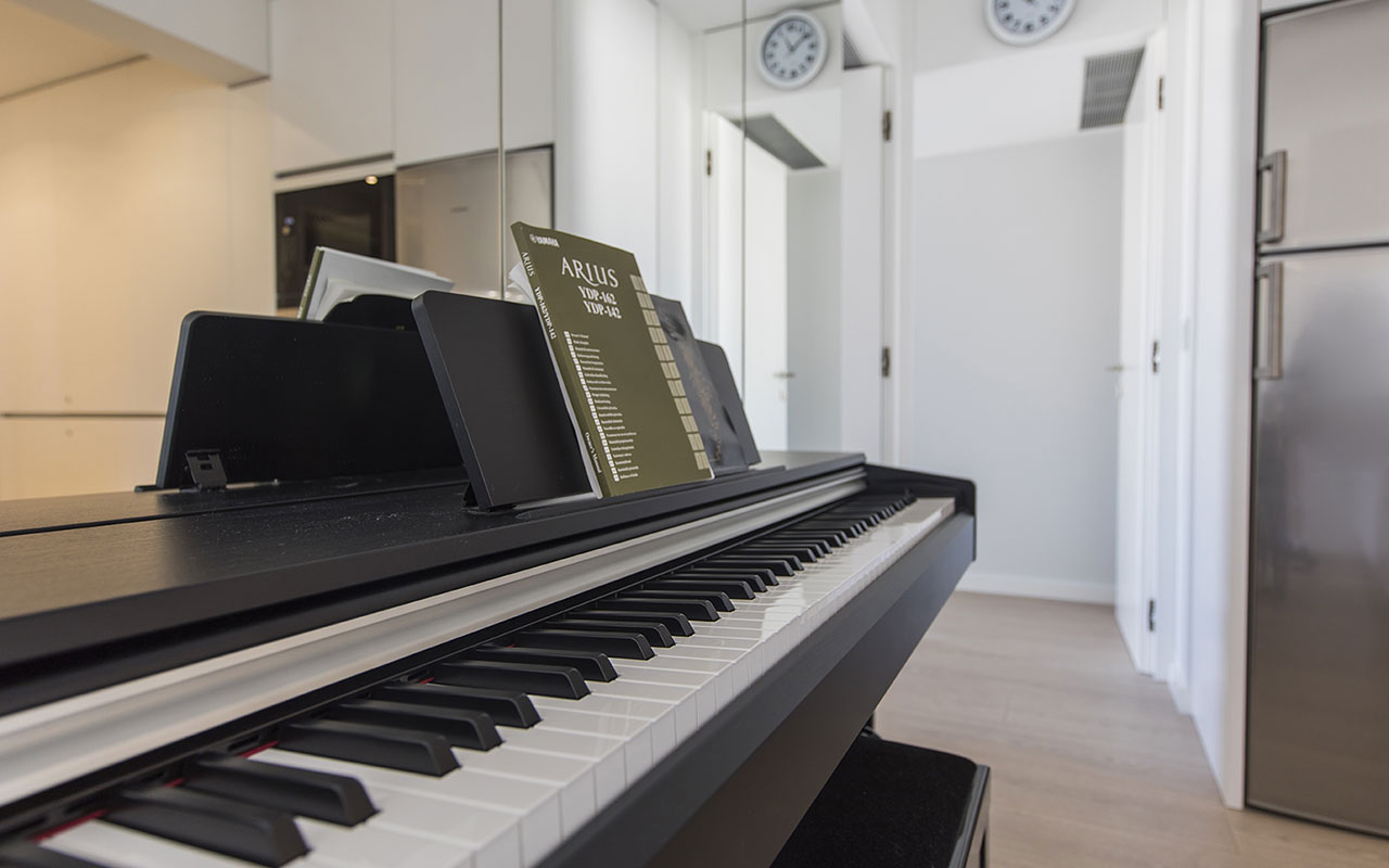 hillside-pianist-piano