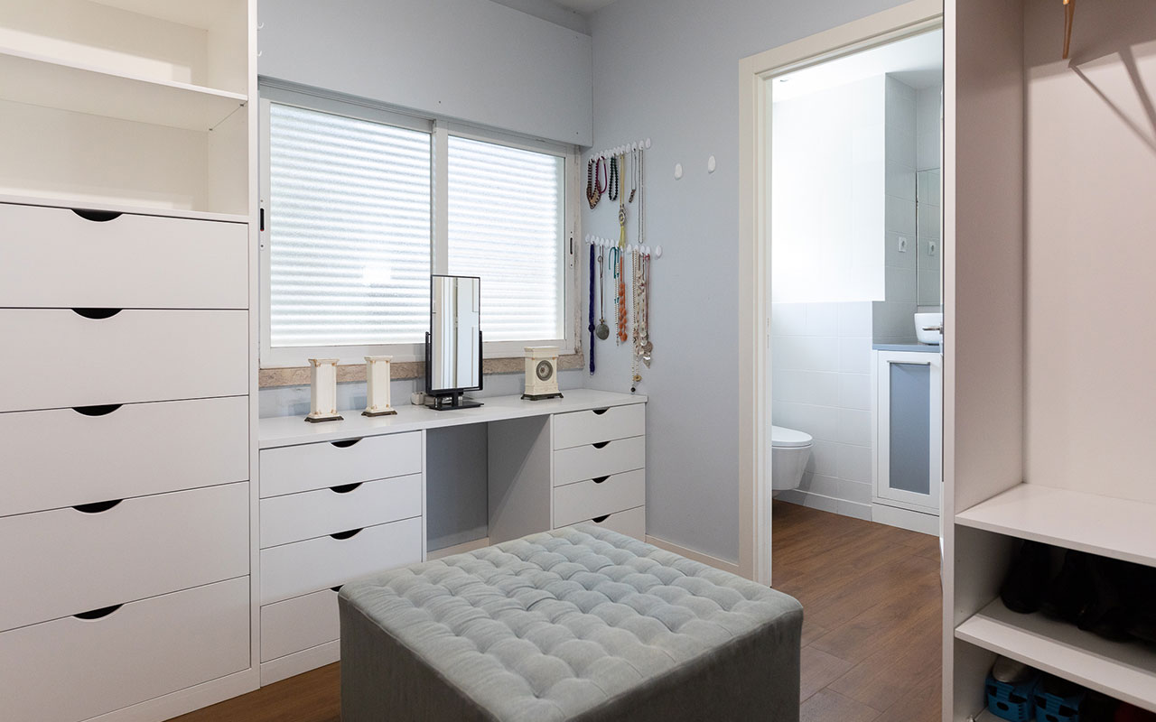 estoril-beach-apartment-wardrobe