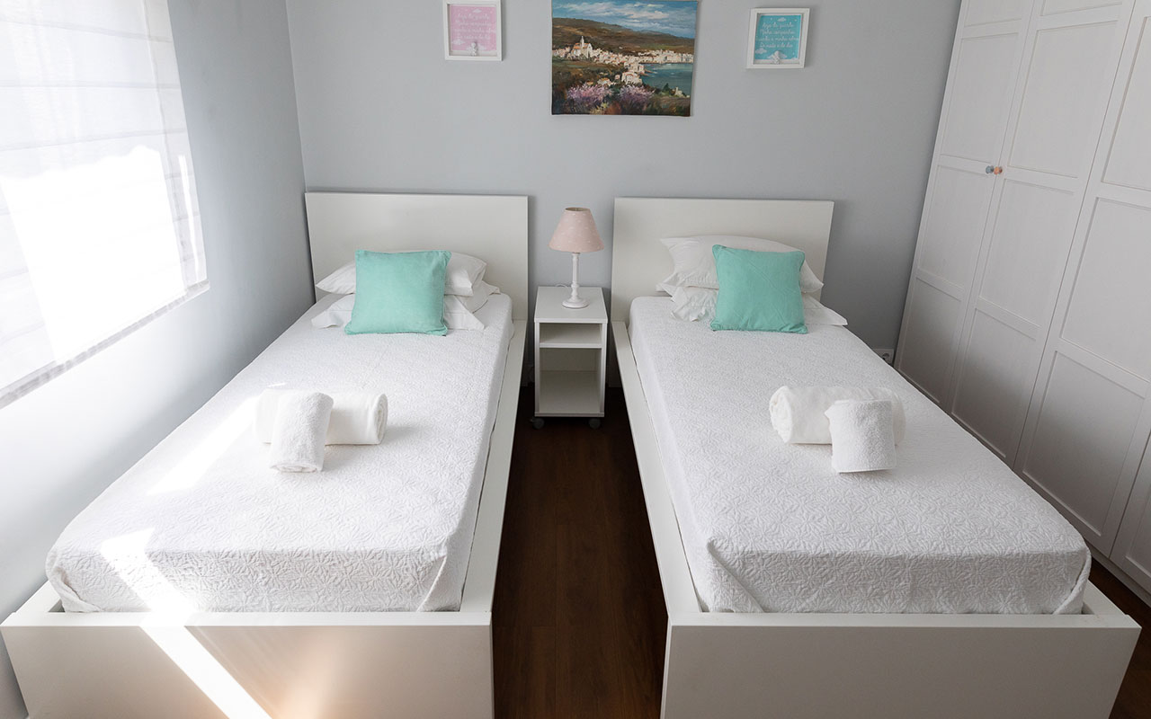estoril-beach-apartment-bedroom