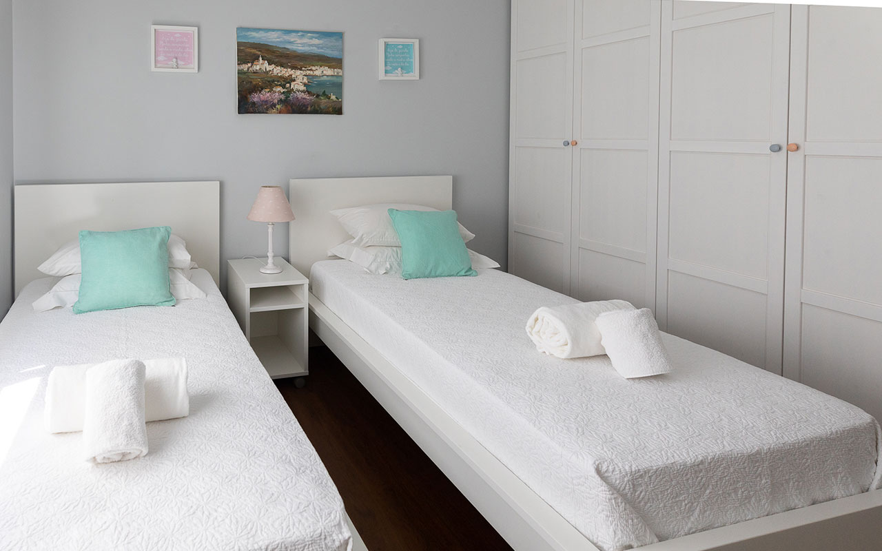 estoril-beach-apartment-bedroom