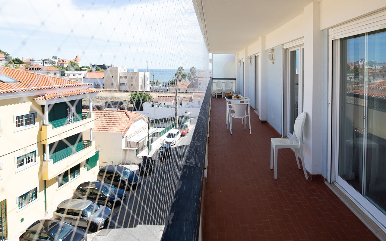 estoril-beach-apartment-balcony