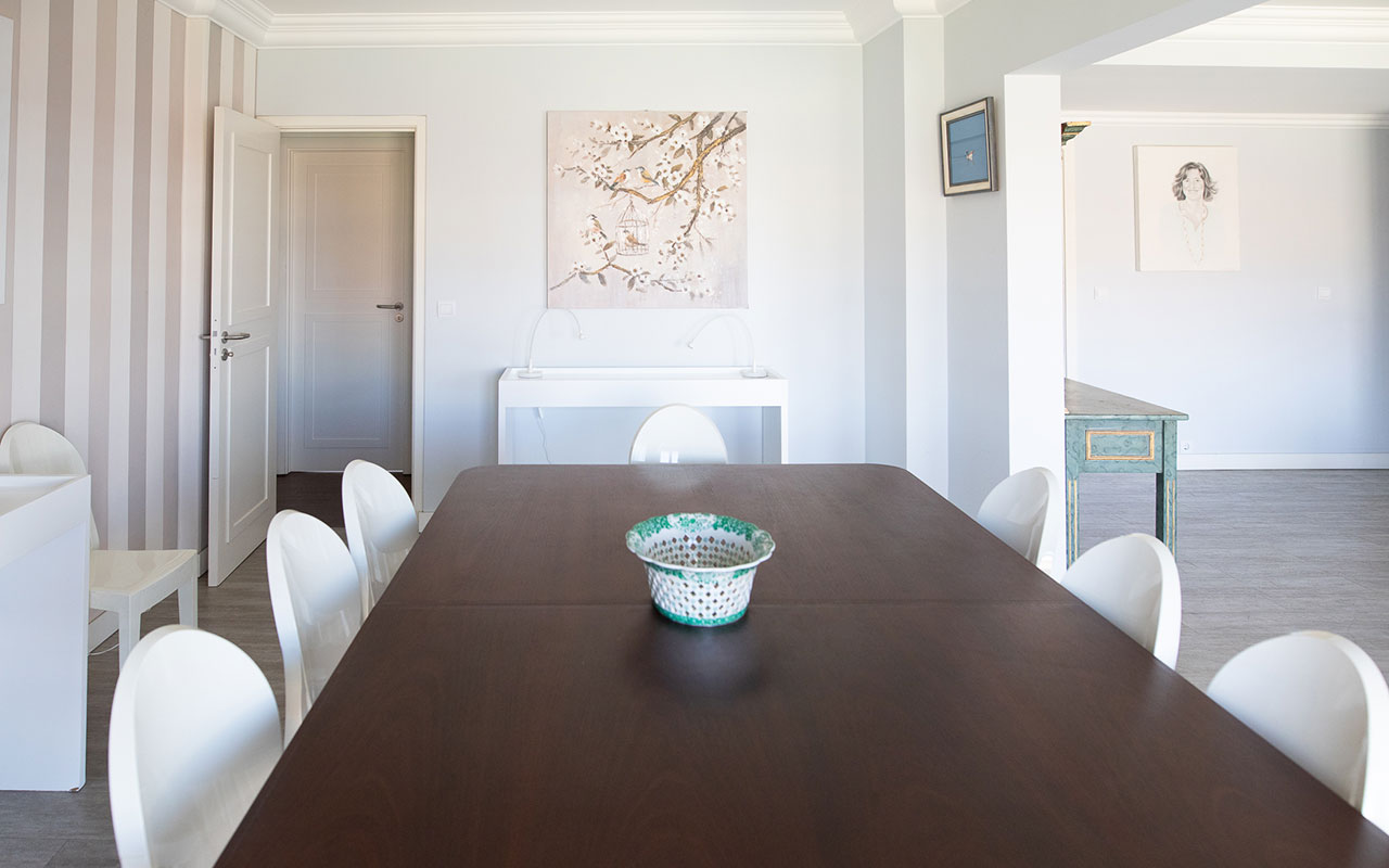 estoril-beach-apartment-dining-room