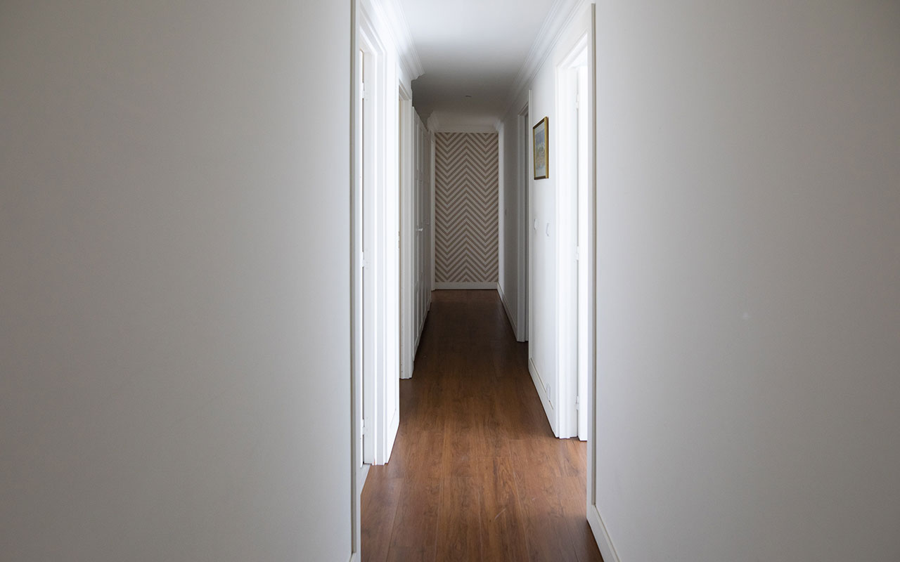 estoril-beach-apartment-corridor