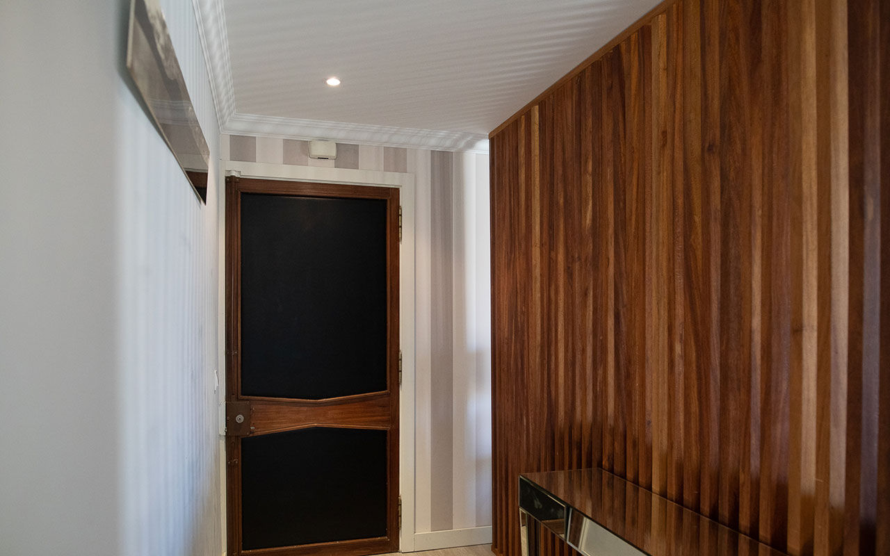 estoril-beach-apartment-corridor