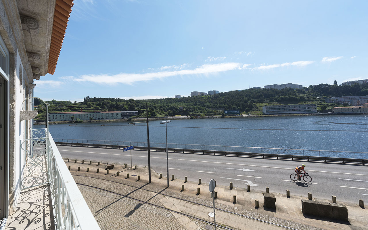 quayside-douro-river-balcony