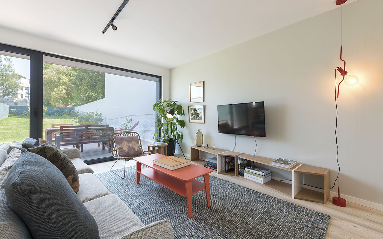 bombarda-gallery-yard-living-room