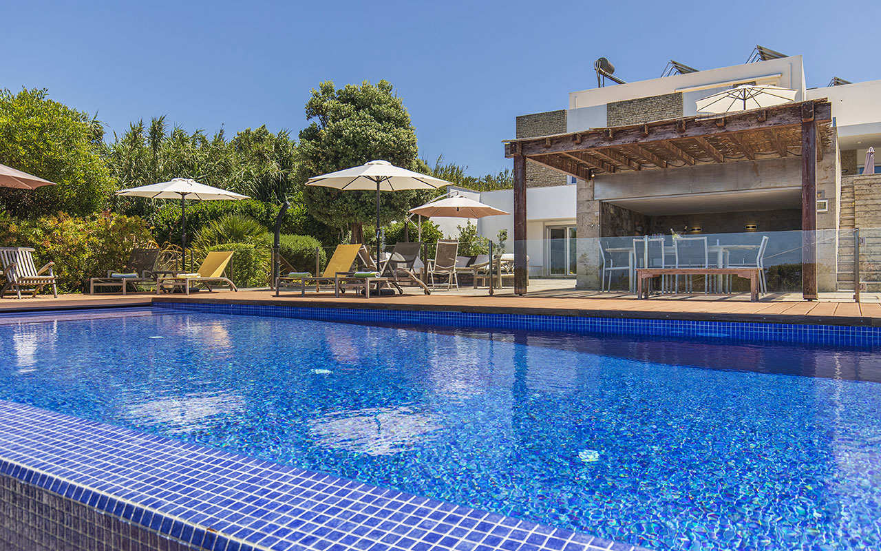 luxury-beachfront-villa-pool