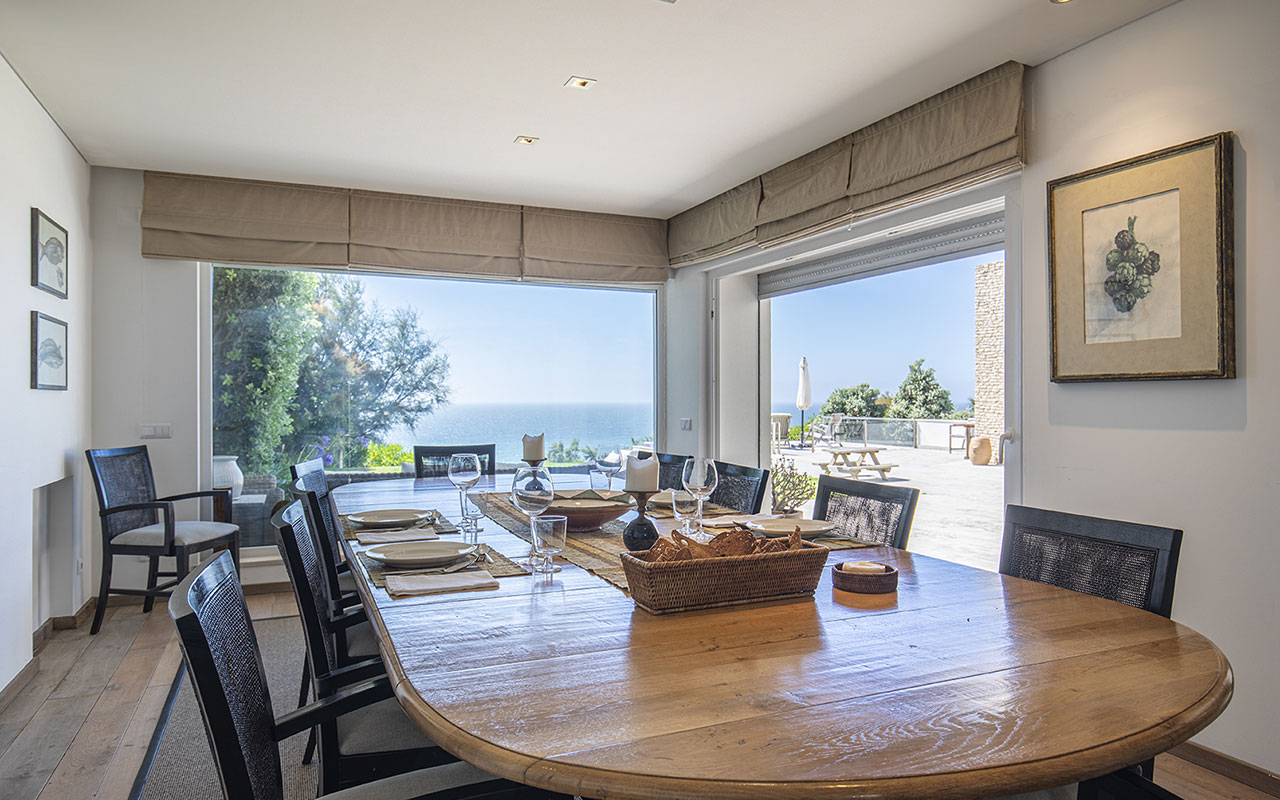 luxury-beachfront-villa-dining-room