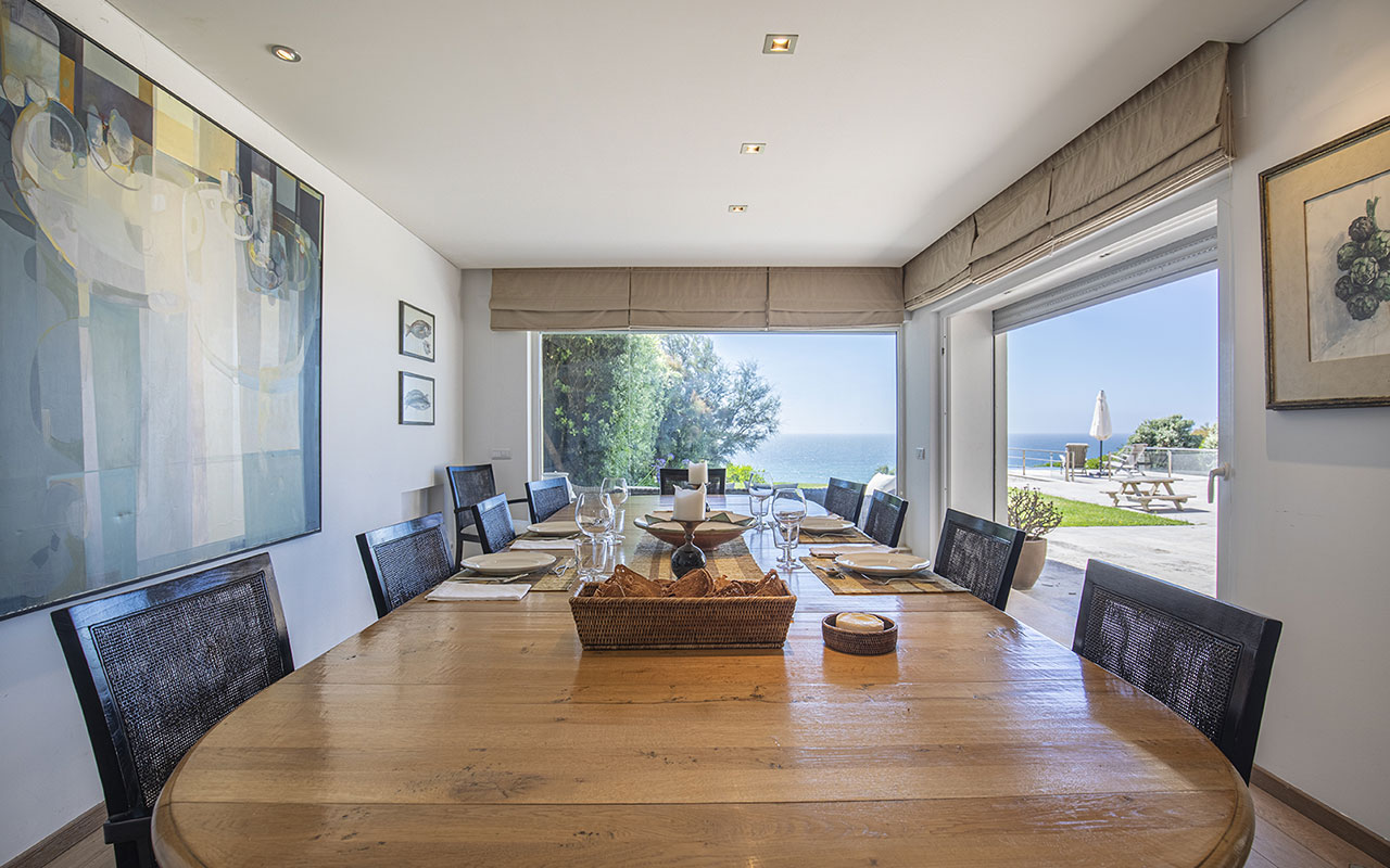luxury-beachfront-villa-dining-room