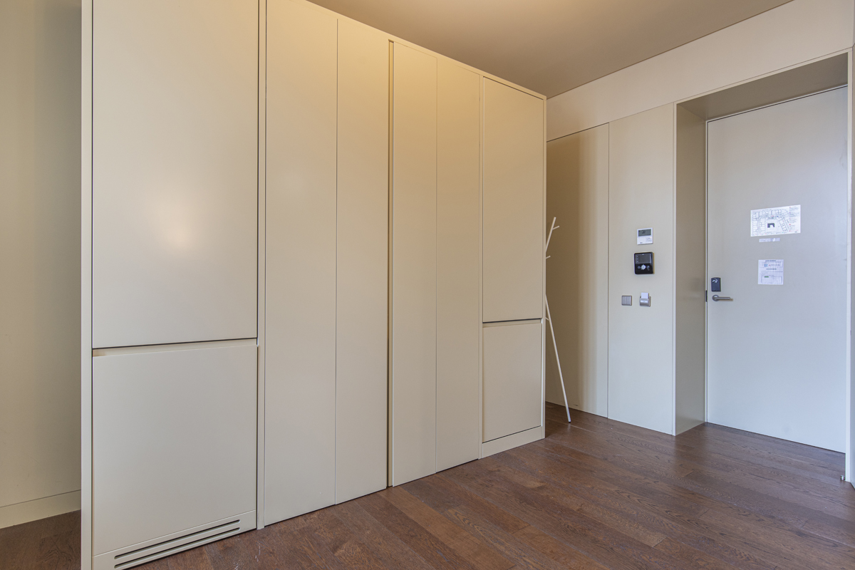 8-building-studio-garden-view