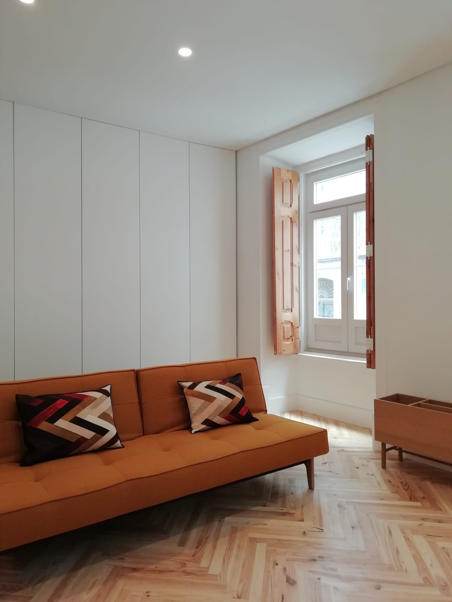 lisbon-downtown-mustard