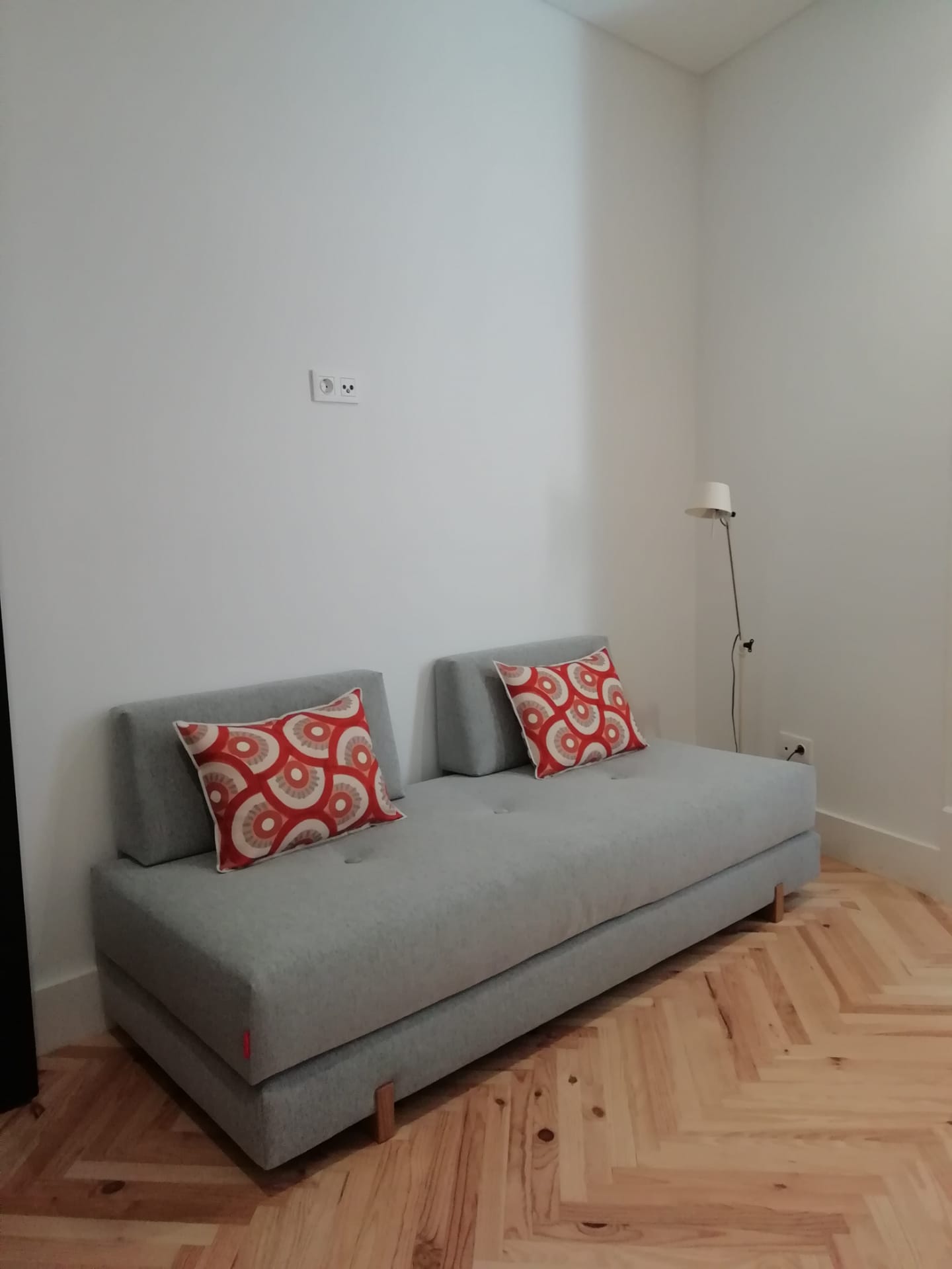 lisbon-downtown-mustard